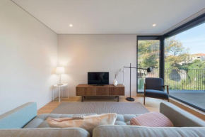 LovelyStay - Primrose 2BR Flat with Free Parking, AC and Balcony